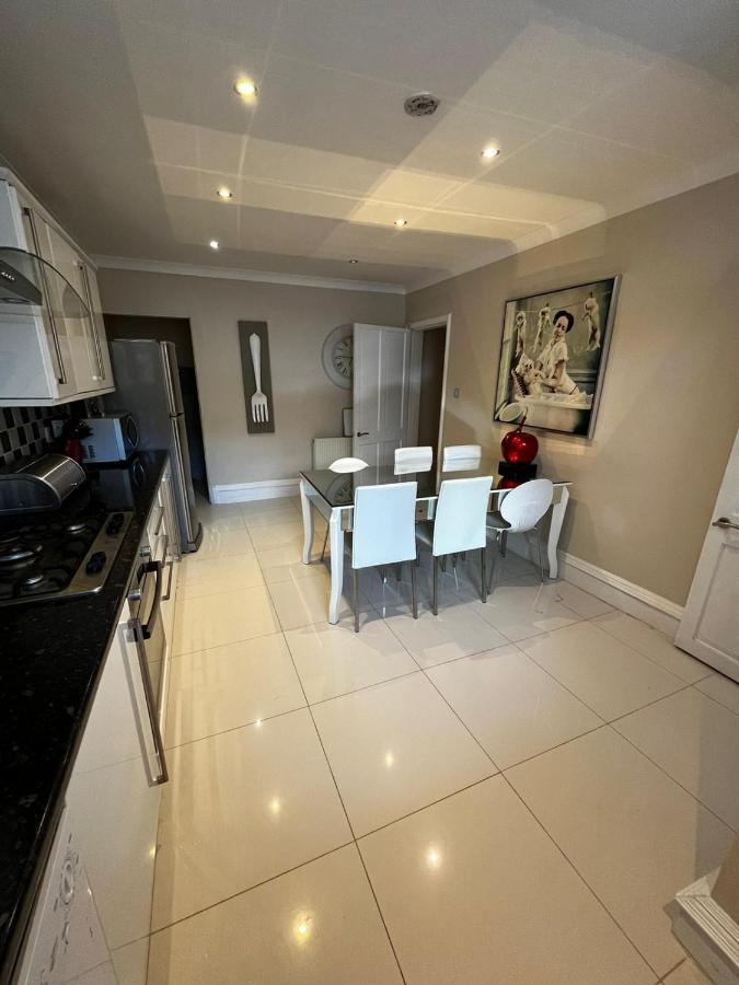 West End -Stunning, 2 Bedroom, Main Door Flat With Private Parking Glasgow Kültér fotó