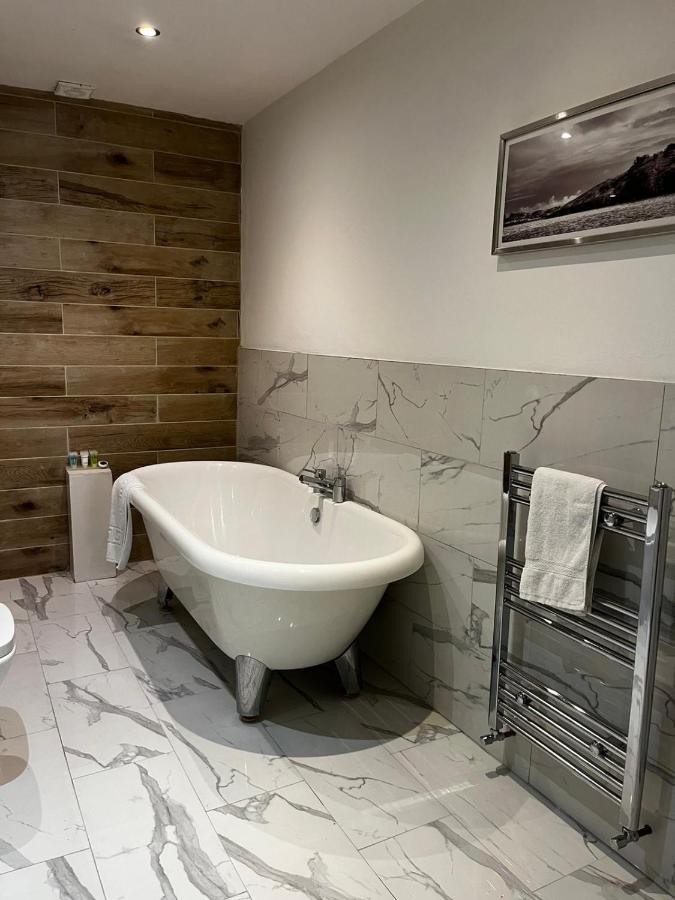 West End -Stunning, 2 Bedroom, Main Door Flat With Private Parking Glasgow Kültér fotó