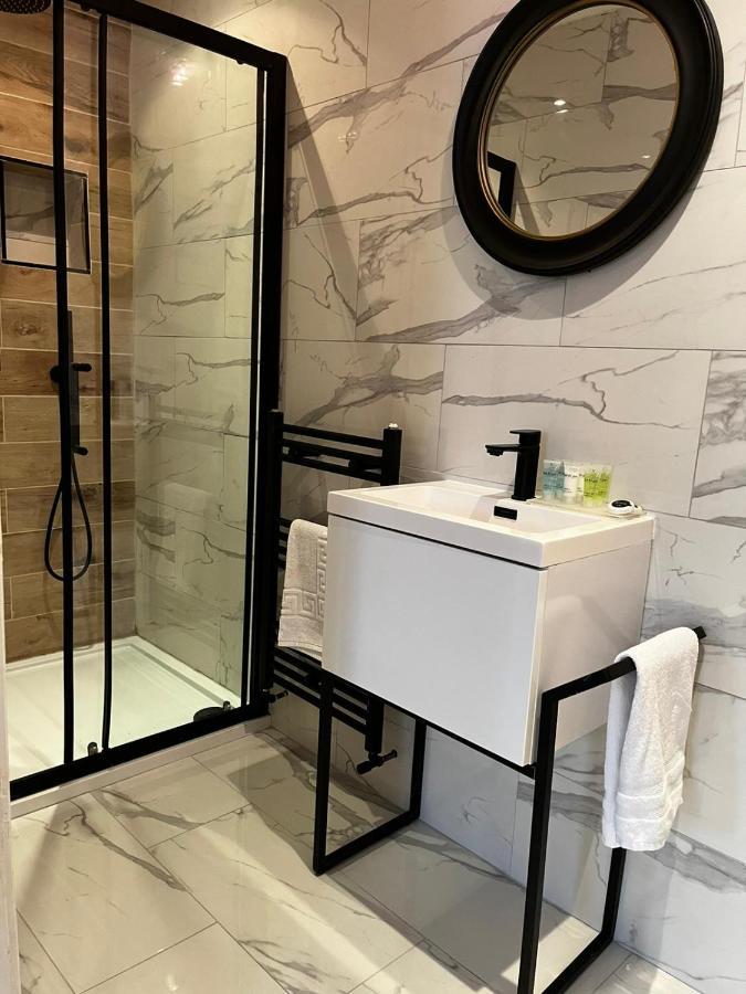West End -Stunning, 2 Bedroom, Main Door Flat With Private Parking Glasgow Kültér fotó