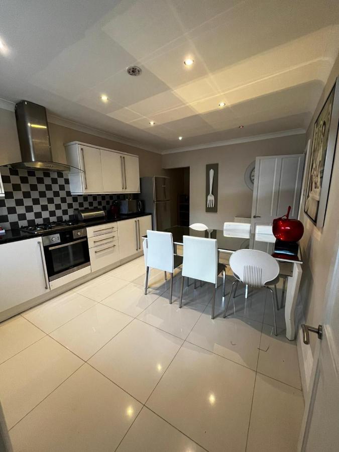 West End -Stunning, 2 Bedroom, Main Door Flat With Private Parking Glasgow Kültér fotó