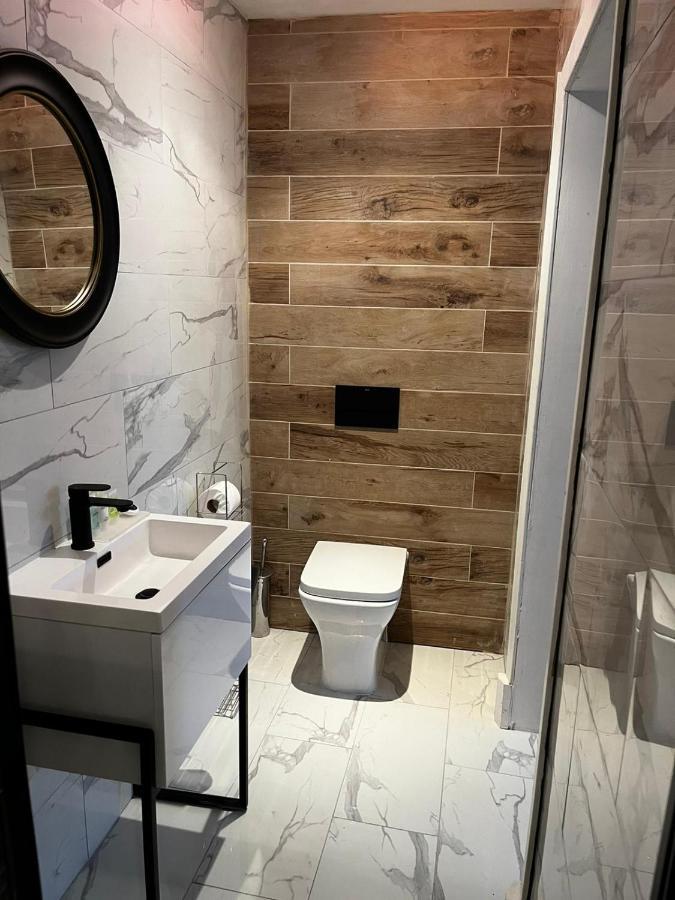 West End -Stunning, 2 Bedroom, Main Door Flat With Private Parking Glasgow Kültér fotó