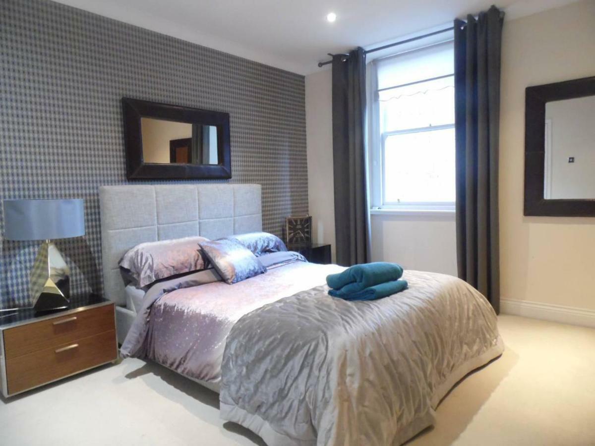 West End -Stunning, 2 Bedroom, Main Door Flat With Private Parking Glasgow Kültér fotó